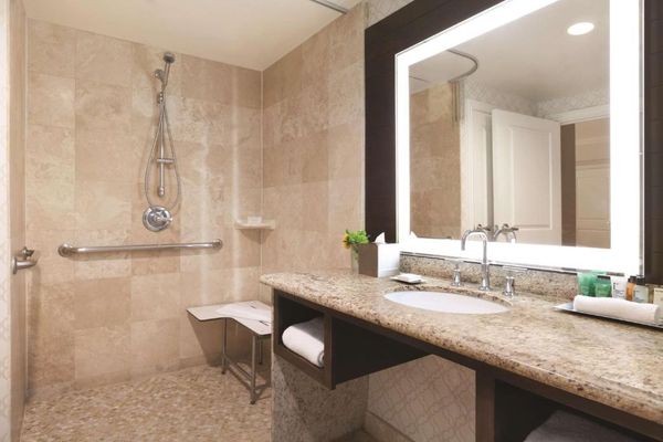 Habitación Superior con 2 camas grandes y ducha accesible en silla de ruedas - Adaptada para personas con movilidad redu