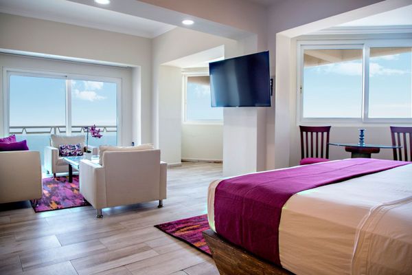 Master Suite king + sofa cama 