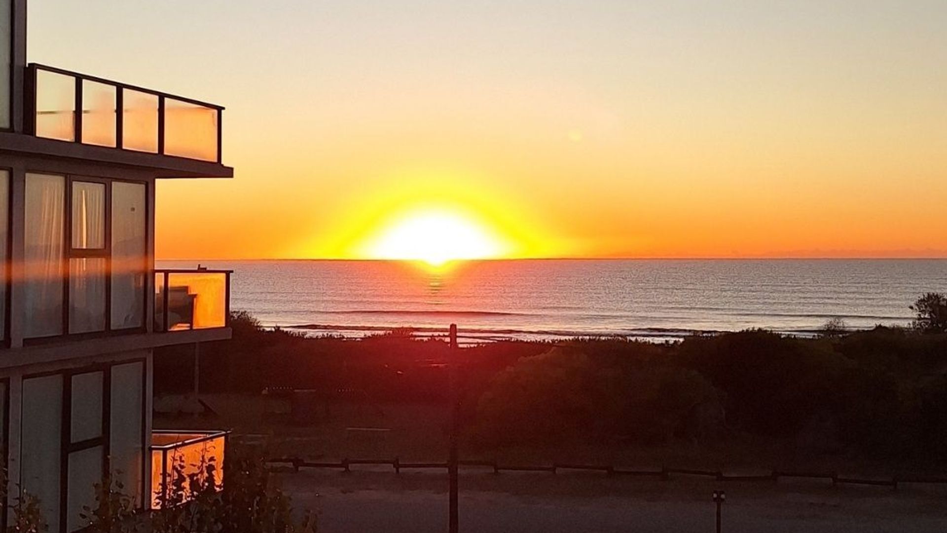 Vista al Mar amanecer