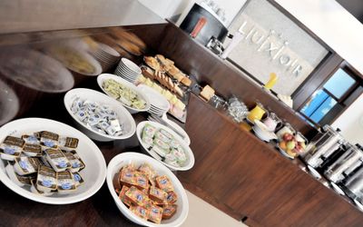 HotelLuxor - 
                                    Desayuno                                