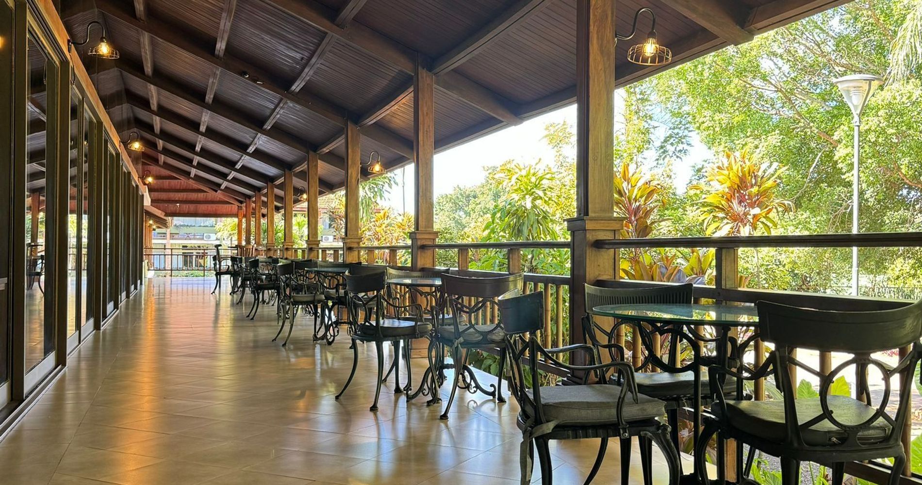 Raíces Esturión Hotel