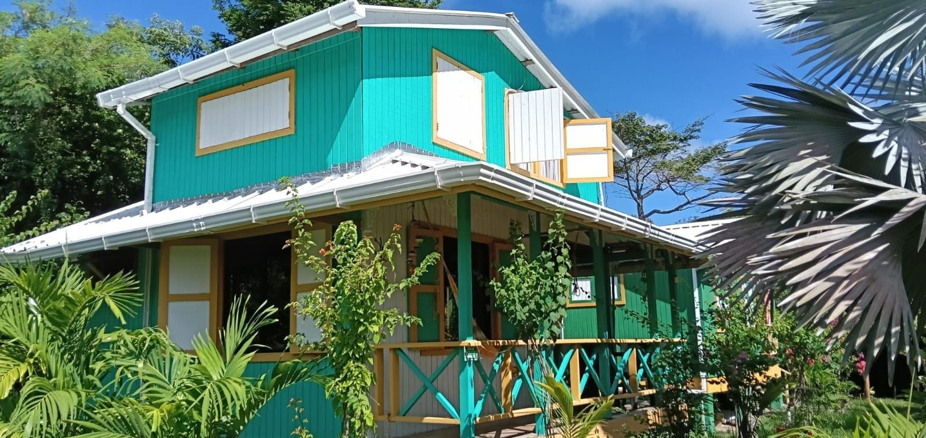 HOTEL YELLOW HOME PROVIDENCE ISLAND