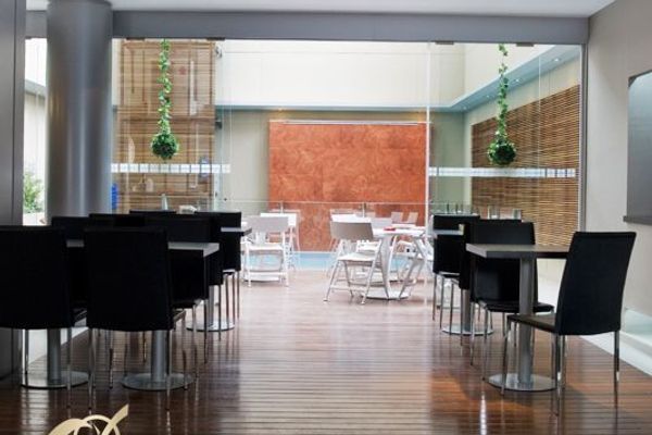 Ayres Recoleta Plaza