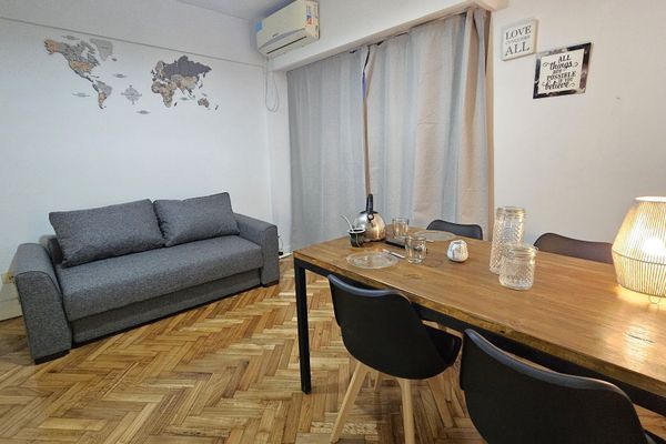 Depto 2 ambientes sobre calle Azcuénaga, Recoleta