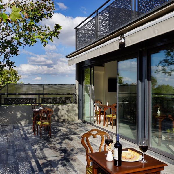 718 Rufino Petit Hotel