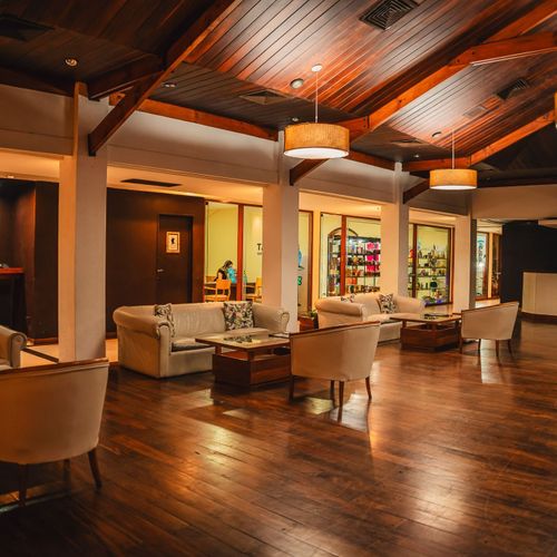 Raíces Esturión Hotel