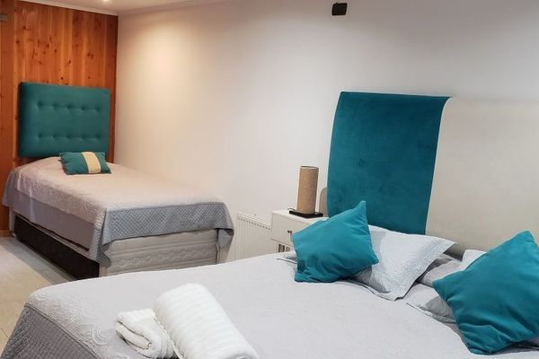 Habitación Triple Vista Interior Estacionamiento