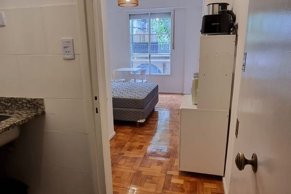 Depto monoambiente sobre Paraguay, Recoleta 