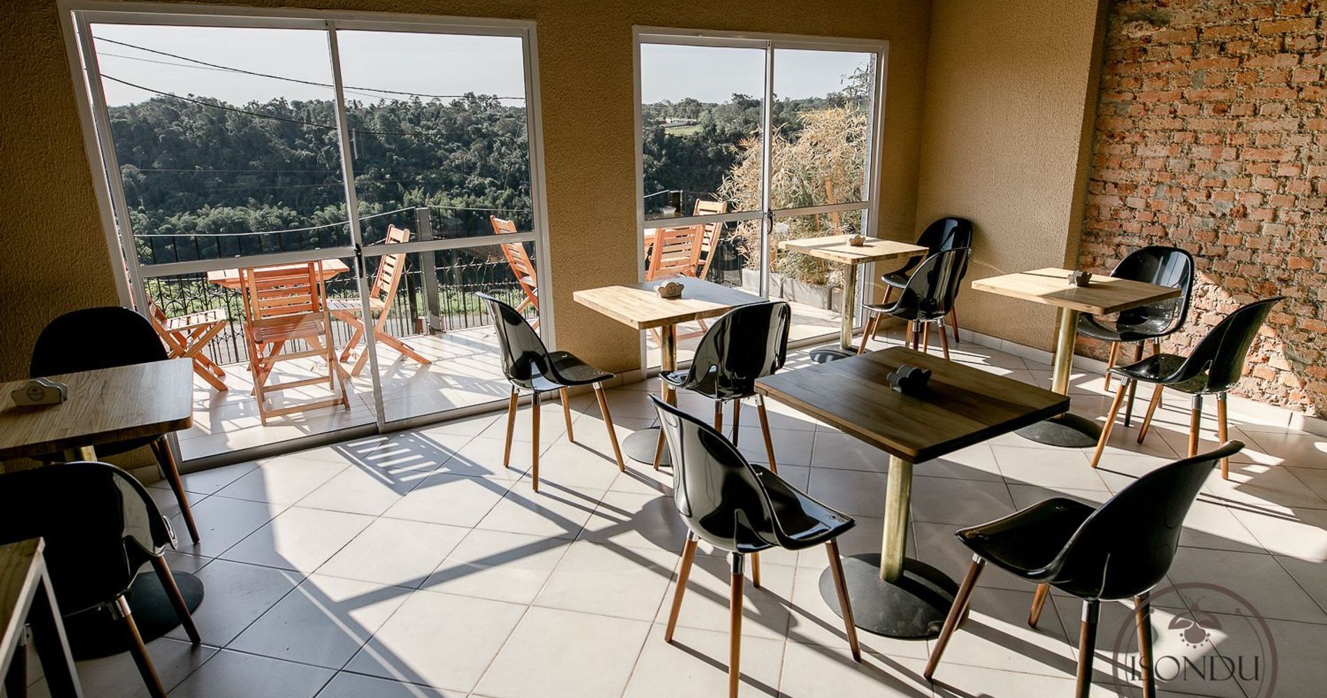 Isondu Suites & Breakfast