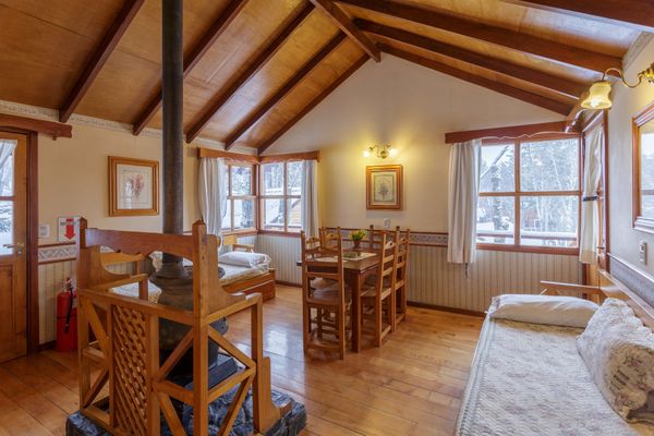 Estar-Comedor de cabaña 2 dormitorios std