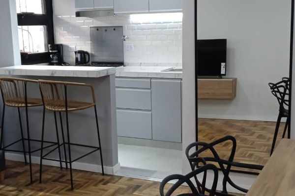 Depto en la zona de Once, ideal para compras.