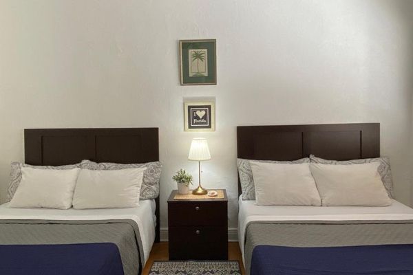 Habitación Doble Estándar Privada con cama grande y baño