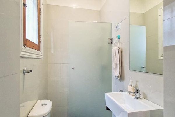 Habitación Individual Económica con Baño Compartido