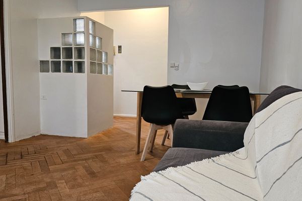 Depto 2 ambientes sobre calle Moldes, Belgrano