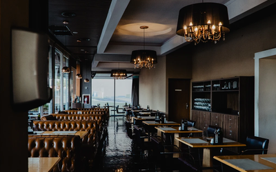 DelBonoPark - De Moño Rojo Grill & Bar