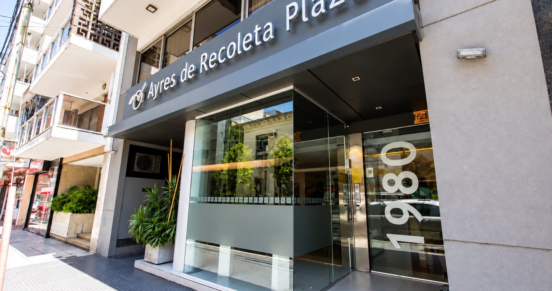 Ayres Recoleta Plaza