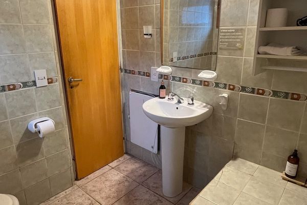 Cabaña para cinco personas con un baño privado