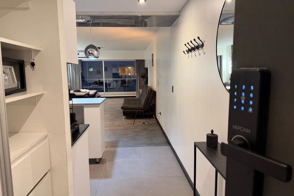 Rock & Art – Moderno loft automatizado h/ 6 pax