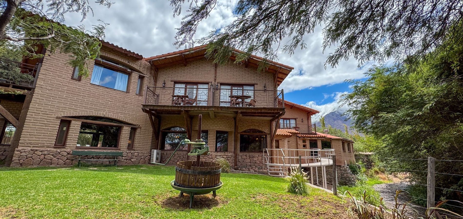 La Casa De La Bodega - Wine Boutique Hotel