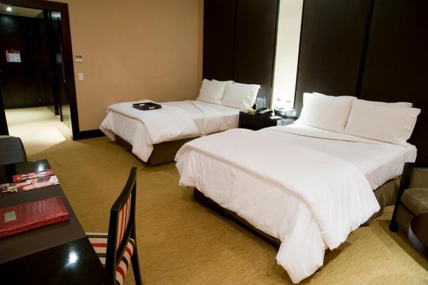 Habitación superior con 2 camas queen  y vista al jardin