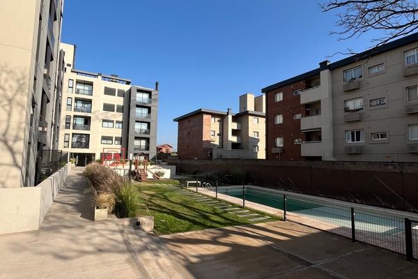 Quatro Housing