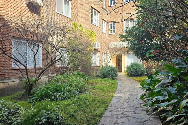 Depto 2 ambientes sobre calle Moldes, Belgrano