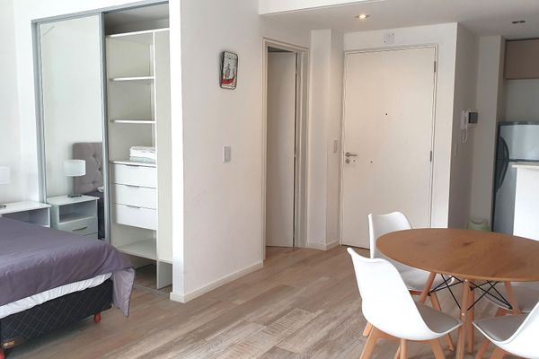 Amplio depto monoambiente sobre Godoy Cruz