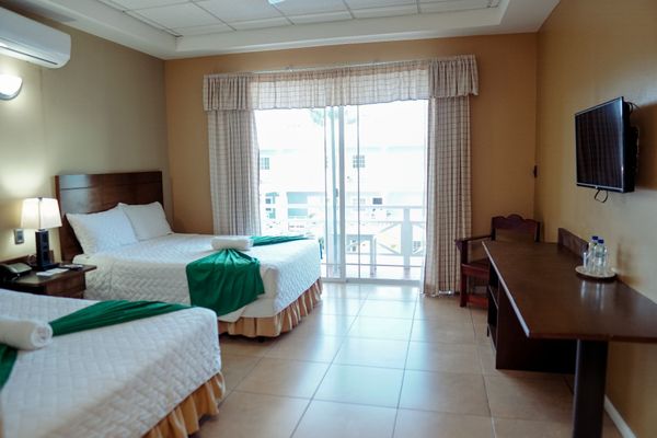 DOBLE CON BALCON PRIVADO