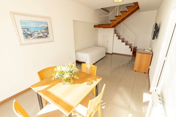 Dúplex de 2 ambientes con vista lateral al mar