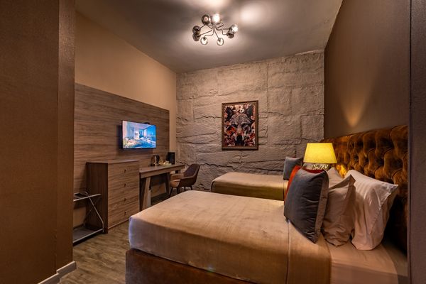 Gótica Estándar Doble Lobo