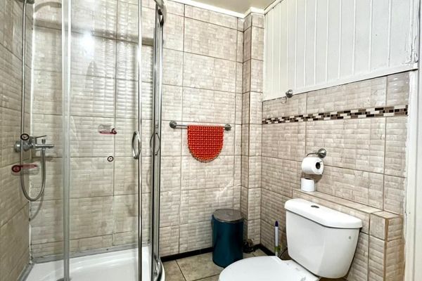 Habitación triple con baño compartido