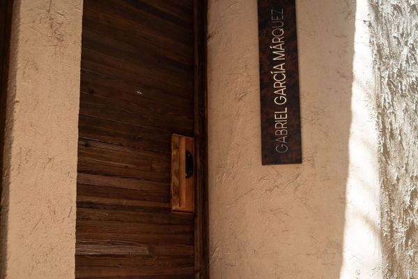 Suite de Autor:  A. Camus - S. de Beauvoir - I. Allende - G. García Márquez