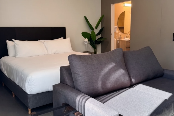 Monoambiente con sofá cama