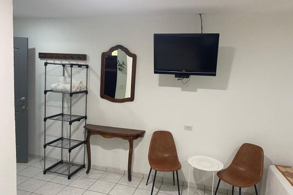 1 King Bed, 2 Queen Beds / Family Room