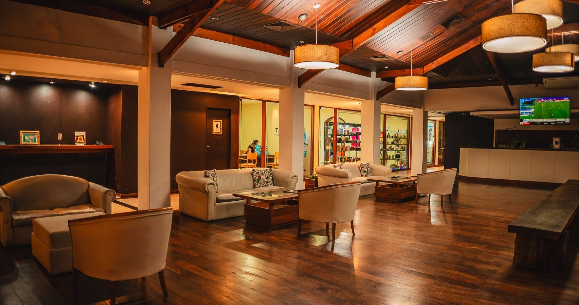 Raíces Esturión Hotel
