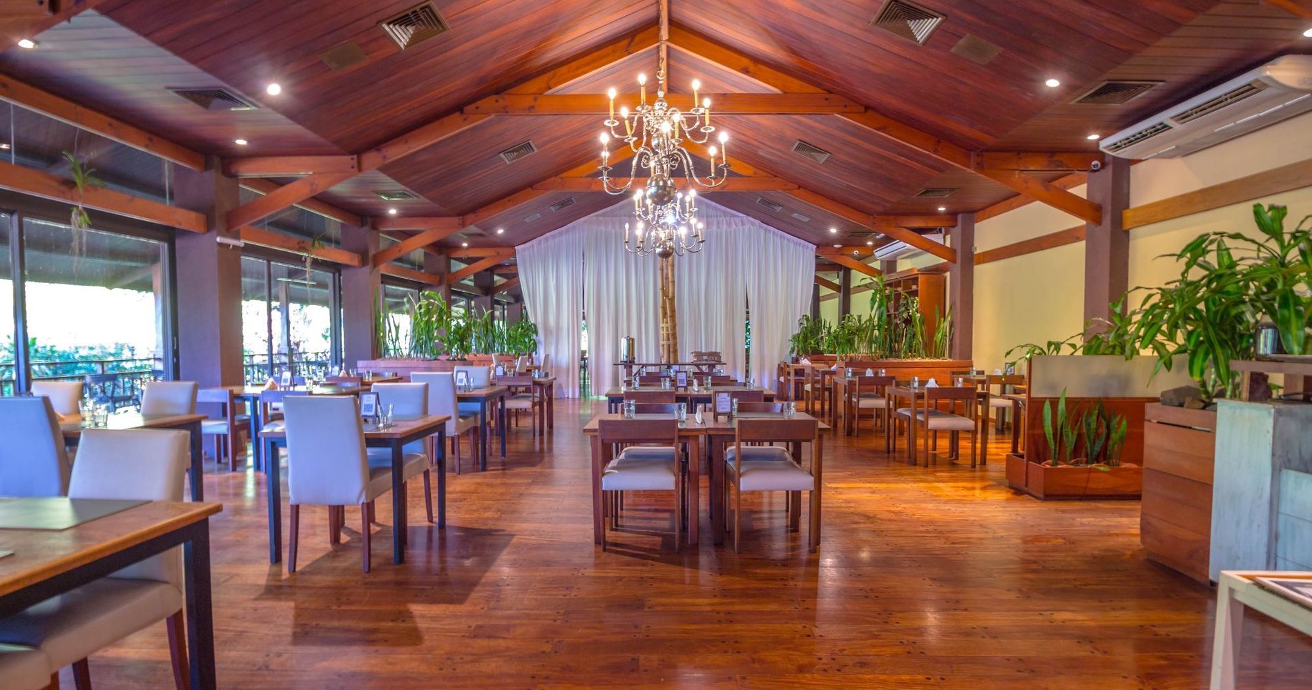 Raíces Esturión Hotel