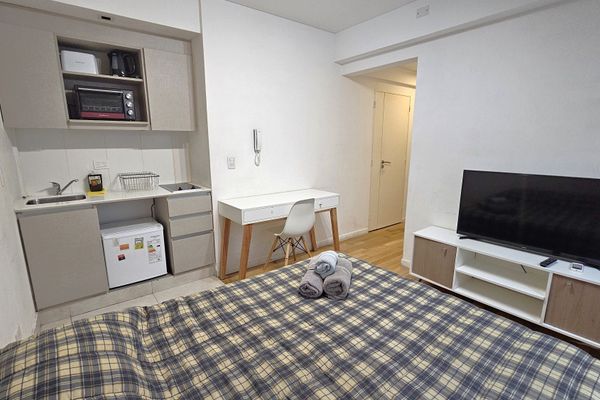 Depto monoambiente sobre calle Quesada, Belgrano.