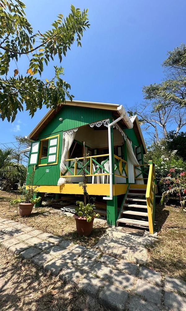 HOTEL YELLOW HOME PROVIDENCE ISLAND