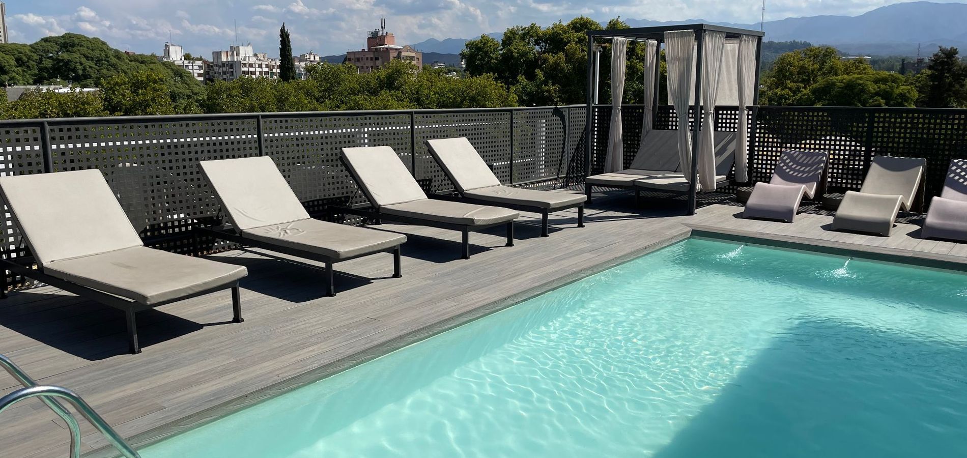 Urbana Class Hotel