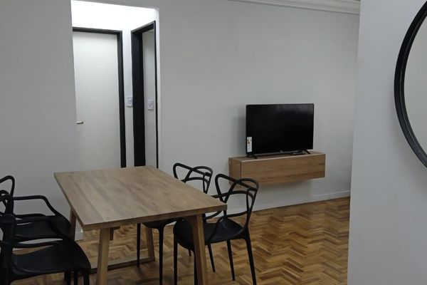 Depto en la zona de Once, ideal para compras.