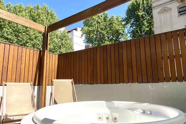 One Bedroom Jacuzzi Balcony Apartment