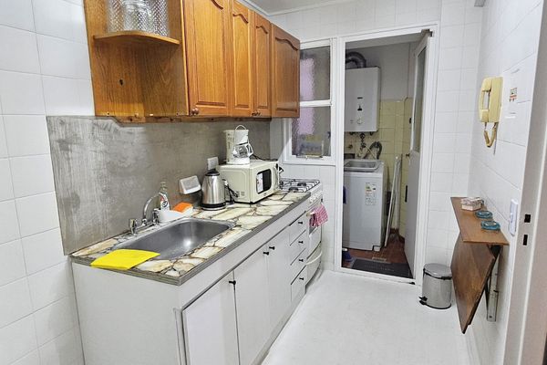 Depto 2 ambientes sobre calle Azcuénaga, Recoleta