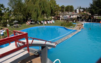 CRISTALHOTEL93c - PILETA DE TEMPORADA AL AIRE LIBRE