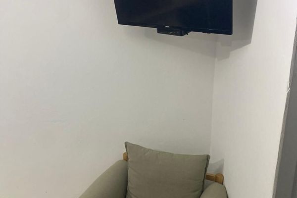 1 Queen Bed / Guest Room