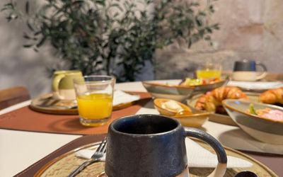 CasaHayde - Desayuno a la carta servido en nuestro Lobby Bar