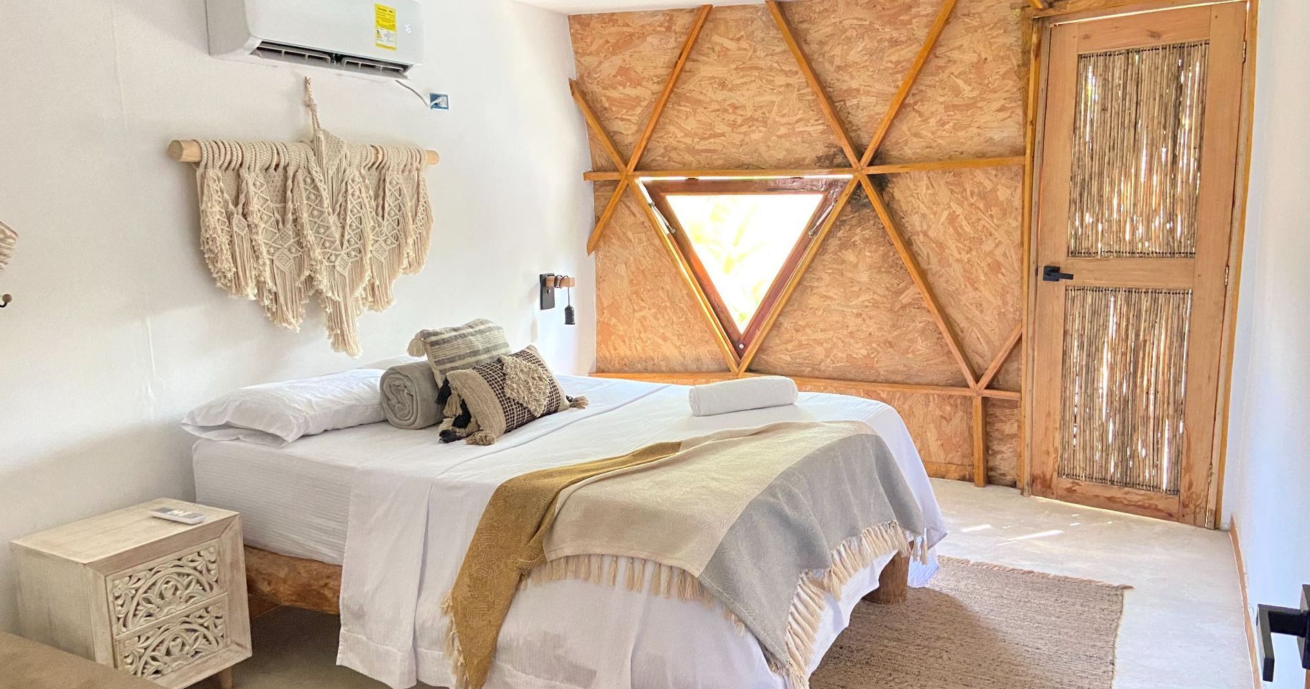 KOMMOX Beach Cartagena