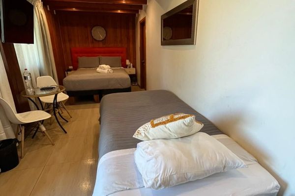 Habitación Triple Con Vista Estacionamiento Entrada Exterior