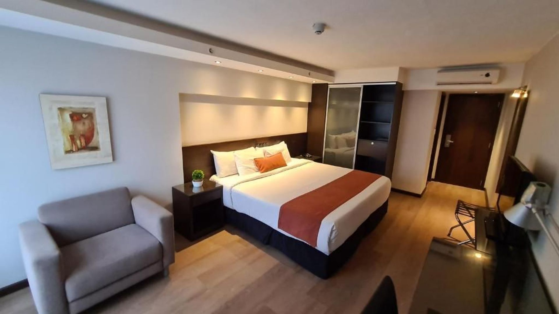 Crystal Tower Hotel