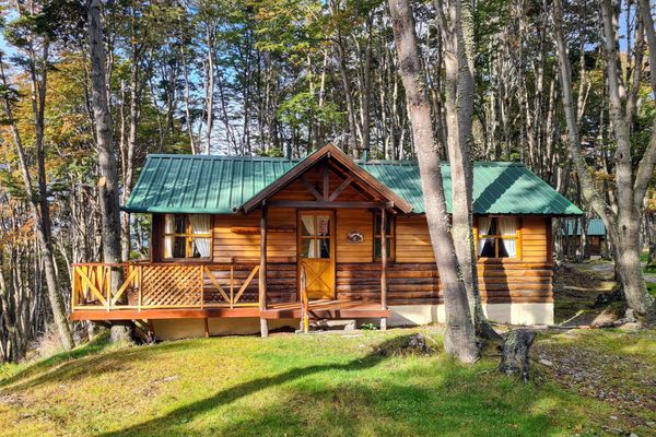 Exterior verano de cabaña 2 dormitorios std