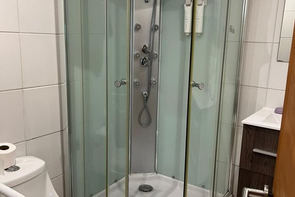 Habitación Triple Con Vista Estacionamiento Entrada Exterior